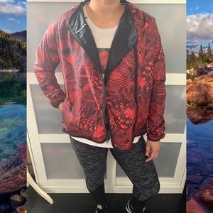 NIKE WOMEN’S WINDBREAKER JACKET